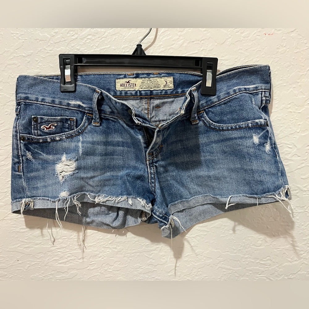 Woman’s Size 3 Hollister shorts